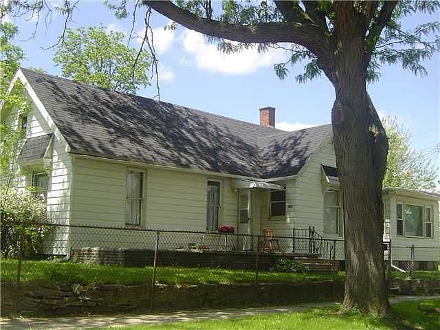 2nd image of 702 Orchard St