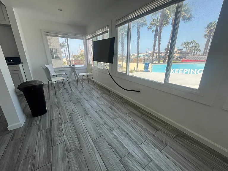 1647 Ocean Front Walk #9 — Photo 7