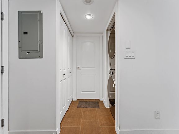 3rd image of 200 Keary St #606
