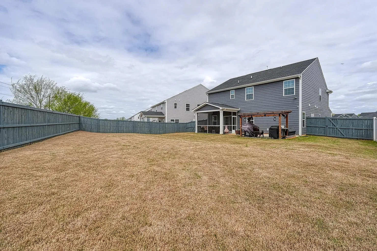 4 bed, 2728 sqft, $2,800 — Photo 2