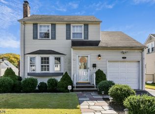 111 Robbinwood Ter, Linden, NJ 07036