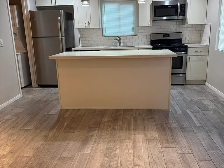 404 S Heliotrope Ave — Photo 3