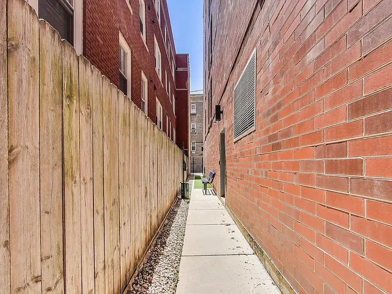 The Fifth on Hazel — Photo 11