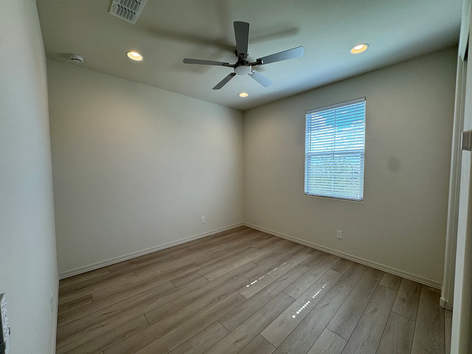 4 bed, 2249 sqft, $2,700 — Photo 4