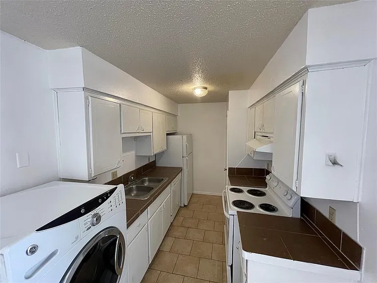 401 12th St SE #105 — Photo 8