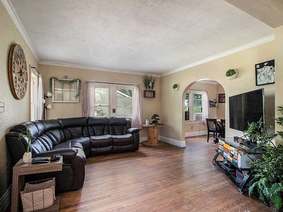 4th image of 2112 Byrd Dr