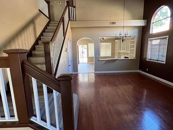4th image of 10618 Pleasant Valley Cir