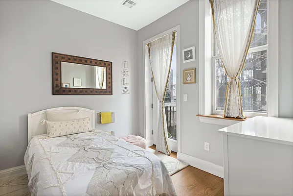 Rented by Compass | media 33