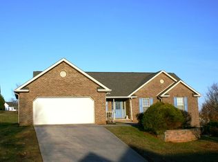 1110 Summerfield Dr, Maryville, TN 37801