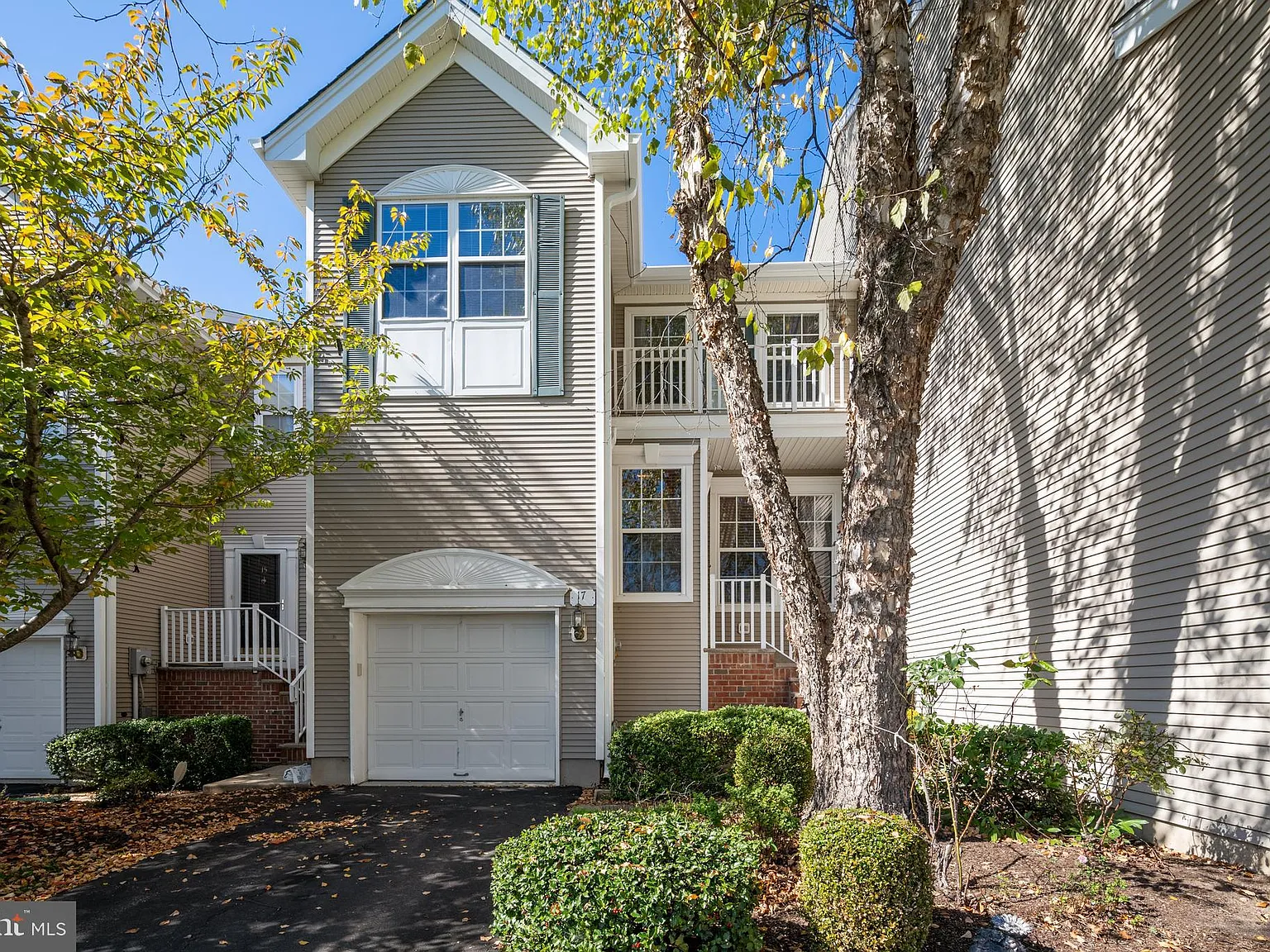 4 bed, 2.5 bath, $4,600 — Photo 2