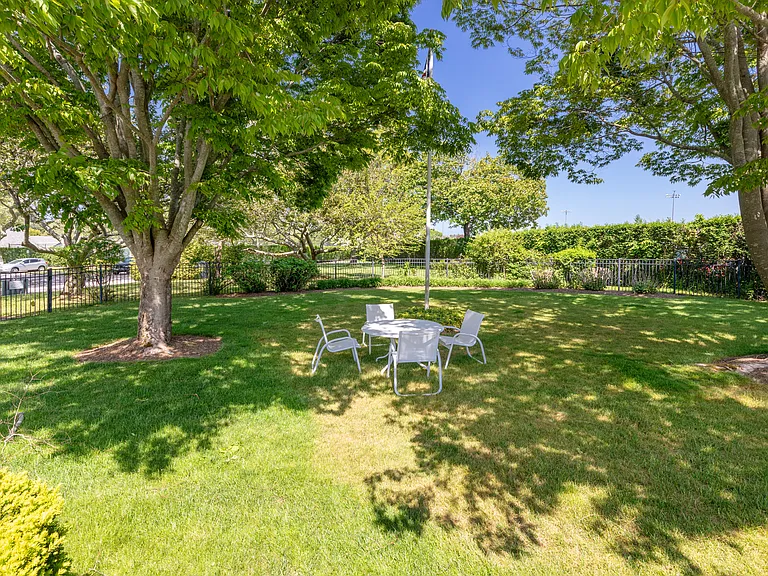 10 Leland Ln #19 — Photo 26