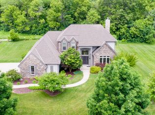 422 River Grove Ln, Hartland, WI