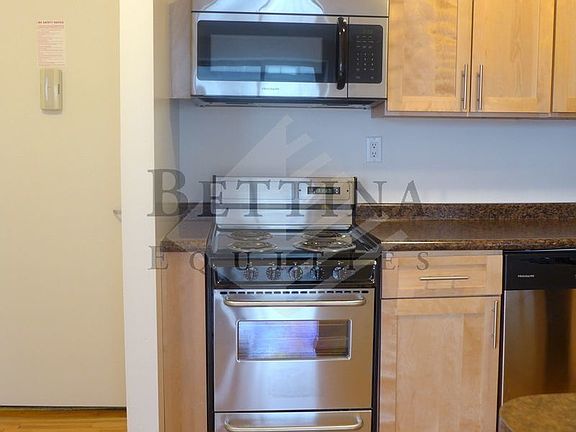 5th image of 241 E 86th St APT 17D