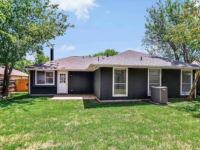 1705 Laurel Ln — Photo 24
