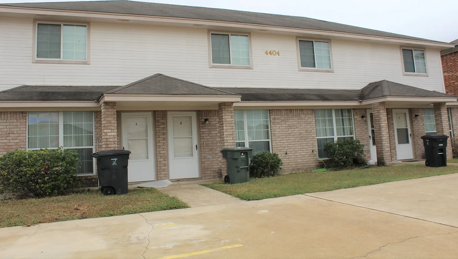 4404 Abigail — Photo 1