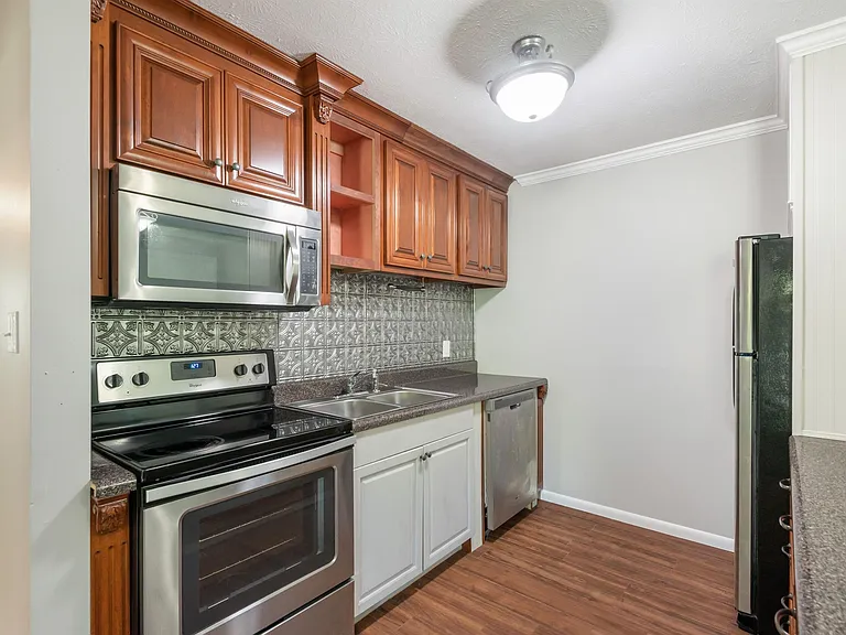 3218 Chantilly Dr — Photo 10