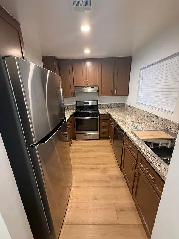 244 W Fairview Ave — Photo 3