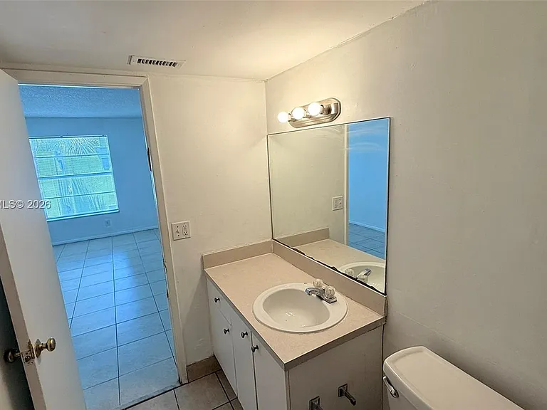 415 Executive Center Dr #203 — Photo 14