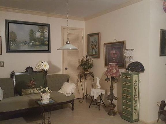 3rd image of 1006 Cara Dr