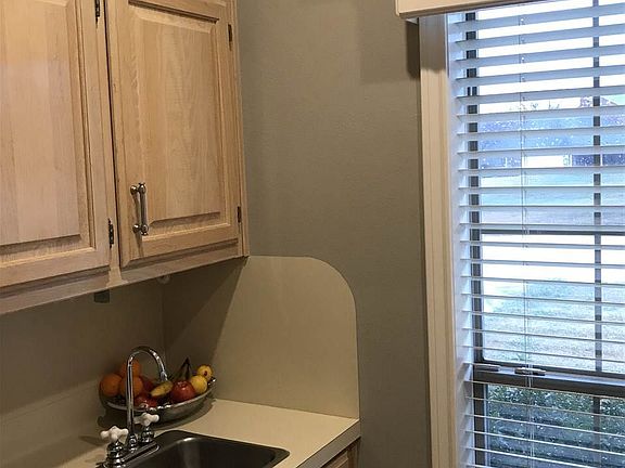 5th image of 105 Saint Andrews Ct