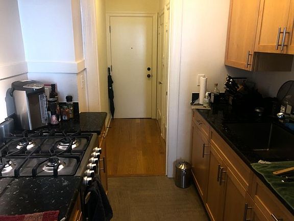 5th image of 460 S Van Ness Ave