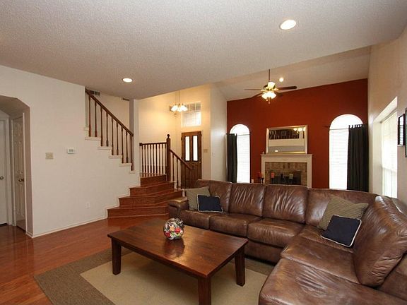 4th image of 4804 Justin Dr