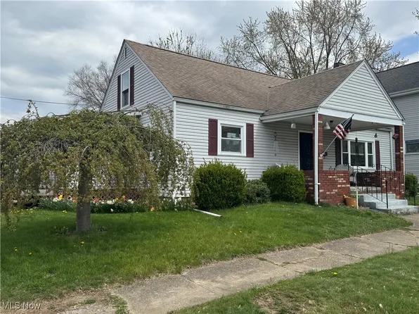 328 Locust St, Coshocton, OH 43812