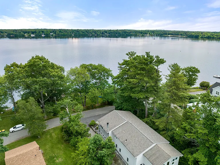 49 Beach Rd — Photo 2