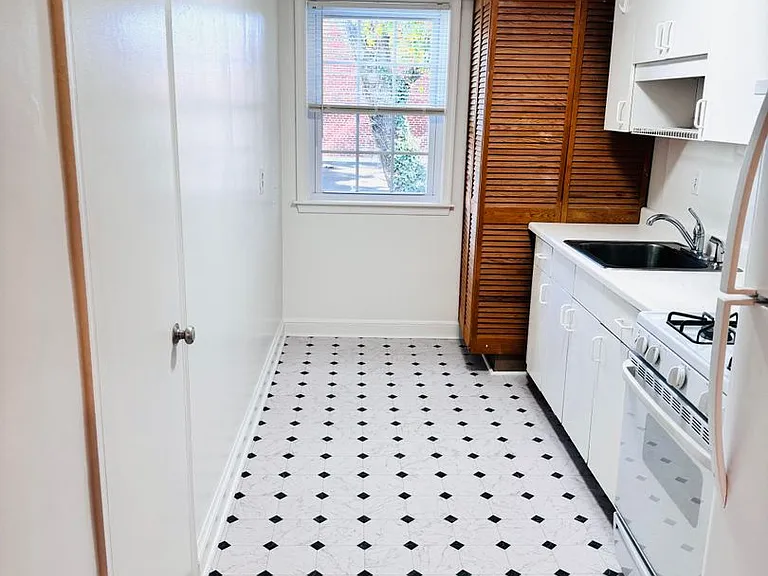8805 Plymouth St — Photo 24