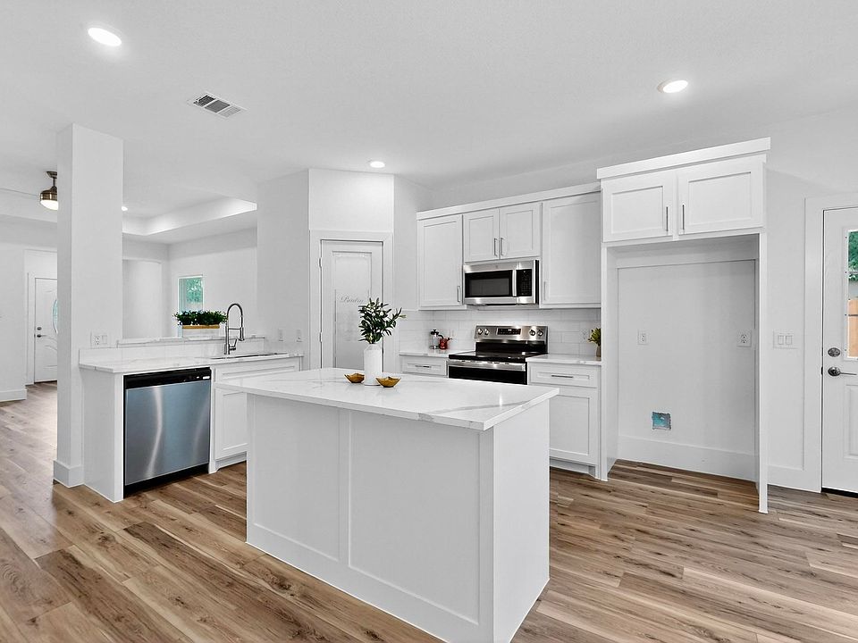1st image of 103 S Alma Ave