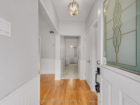 3rd image of 104 Hess St S