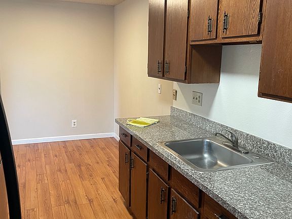 3rd image of 741 Bartlett Ave #11