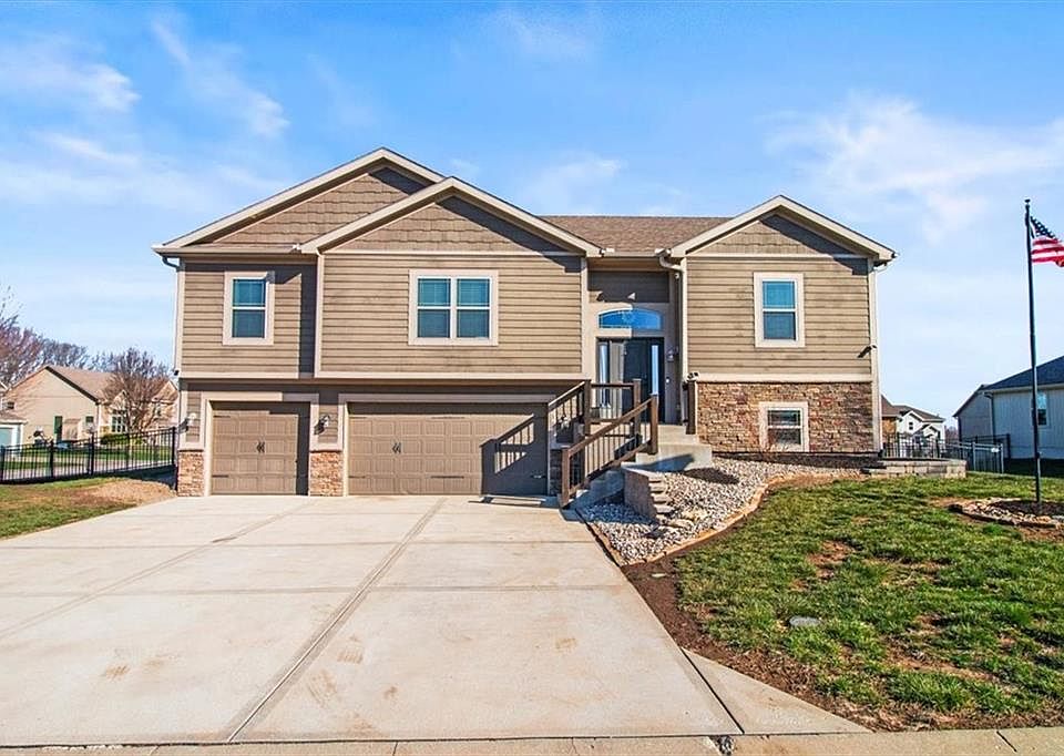 1st image of 818 W Rader St