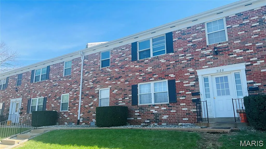 3122 Carnaby Ln APT A photo 1