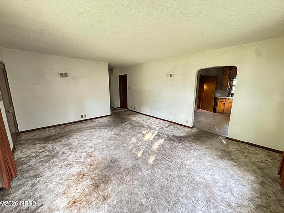 3rd image of 906 N Broadway