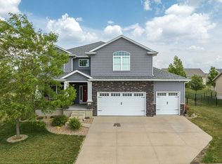 316 Sunflower Dr, Fairfax, IA 52228