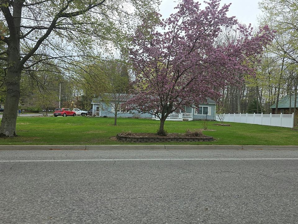 1st image of 300 Connie Ave