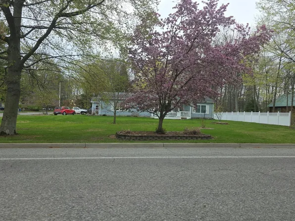 300 Connie Ave, Fremont, MI 49412