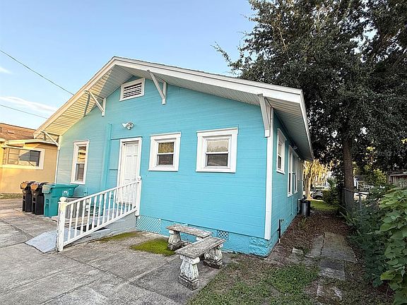 3rd image of 1407 E RIDGEWOOD STREET