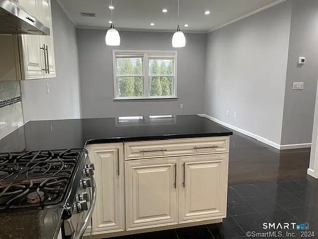 4 Newfield St #1 — Photo 4
