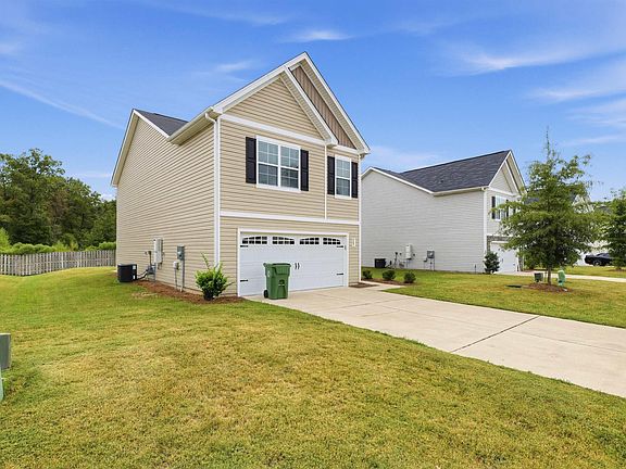 2nd image of 465 Blue Garden Way
