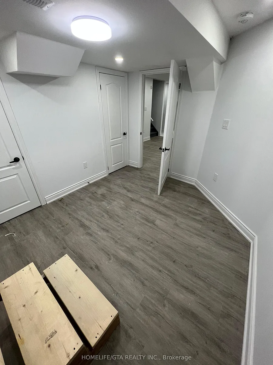 Building Photo - 46 Starry Cres #BASEMENT