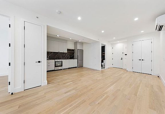 4th image of 250 Gold St #313