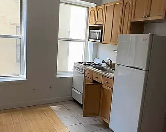 2nd image of 2228 Amsterdam Ave APT 4F