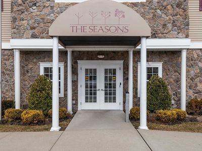 475 Spring Dr, East Meadow, NY, 11554