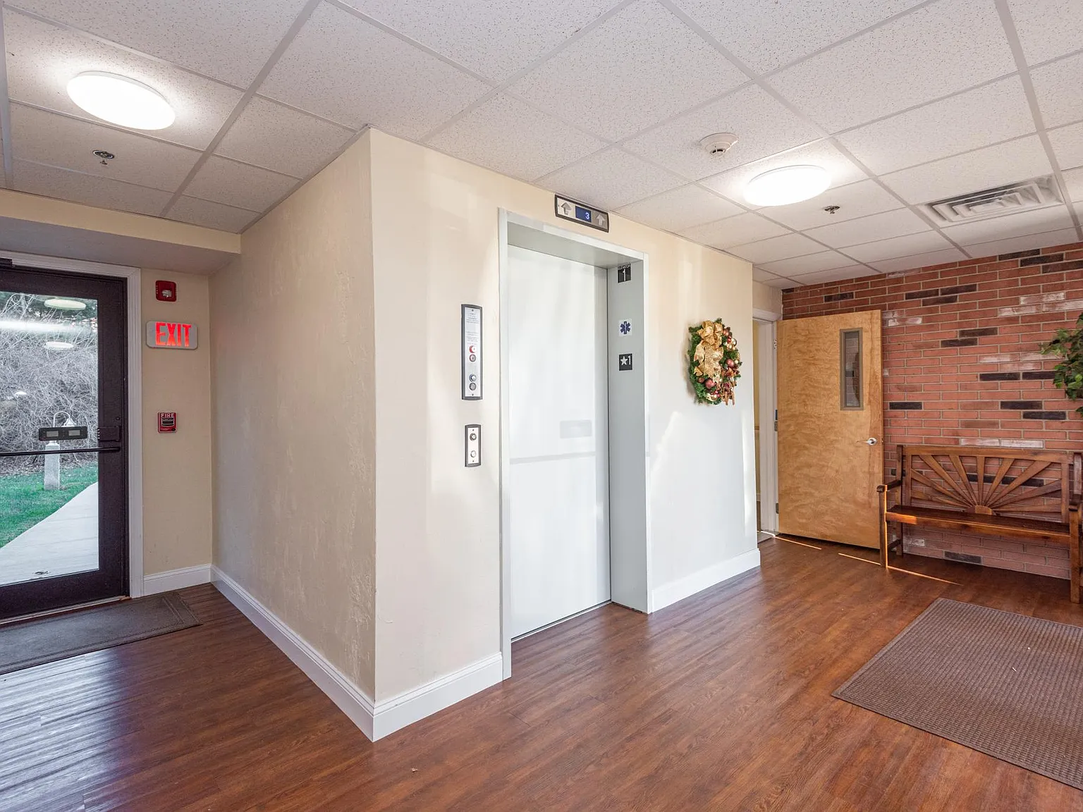 2 bed, 850 sqft, $2,300 — Photo 2