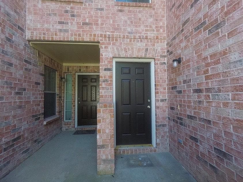 1st image of 10311 Darkwood Dr
