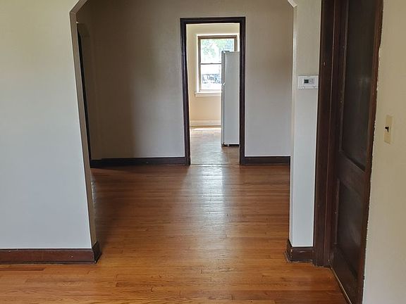 3rd image of 1011 W Locust St #3