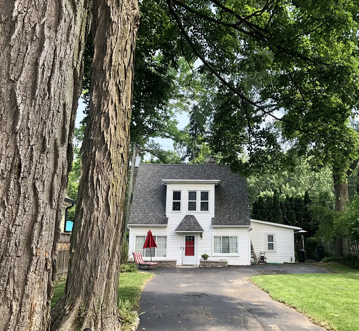 Charming Home in Royal Oak — Photo 1