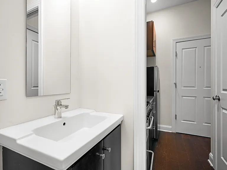 115 S 21st St #104 — Photo 9